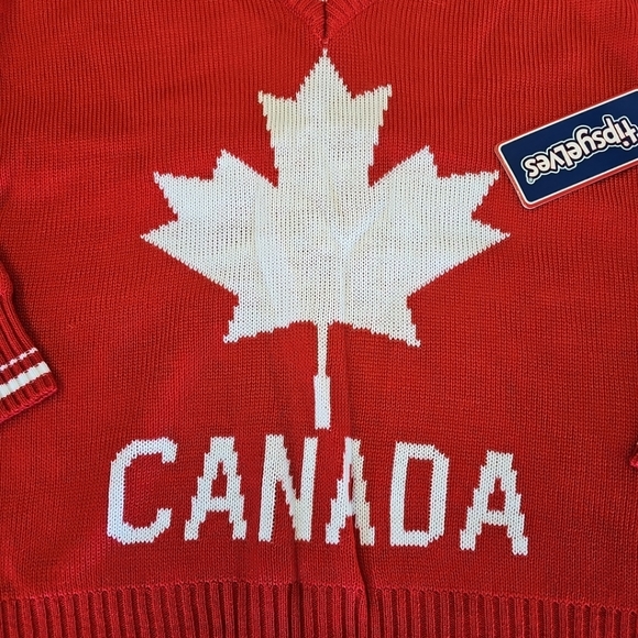 NWT Tipsy Elves Women's Size XS Canada Canadian Maple Leaf Vneck Sweater - Picture 9 of 12